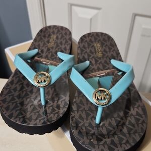 Michael Kors NIB Sail Boat Monogram Sandals with Gold Emblem